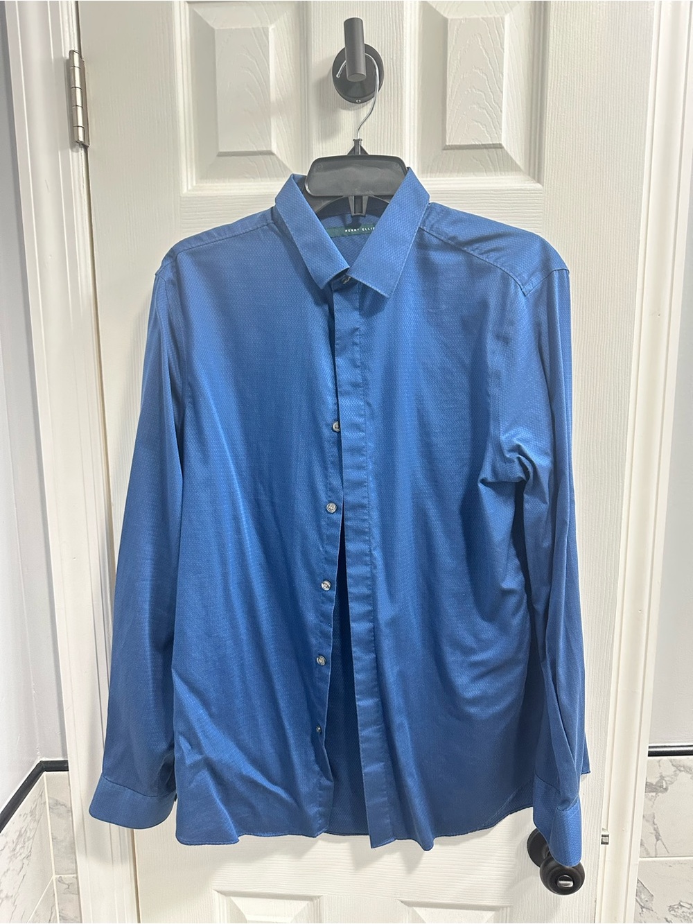 Perry Ellis Men's Blue Button-Down Shirt Size Medium